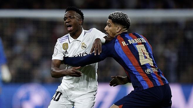 بعد 3 انتصارات متتالية.. برشلونة يستقبل ريال مدريد من أجل الضربة القاضية